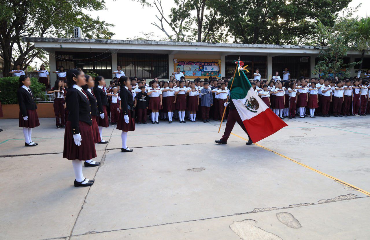 Conmemoración del 86 aniversario de la Expropiación Petrolera en la Escuela Secundaria Técnica número 18 “Lázaro Cárdenas” con la participación de autoridades municipales.